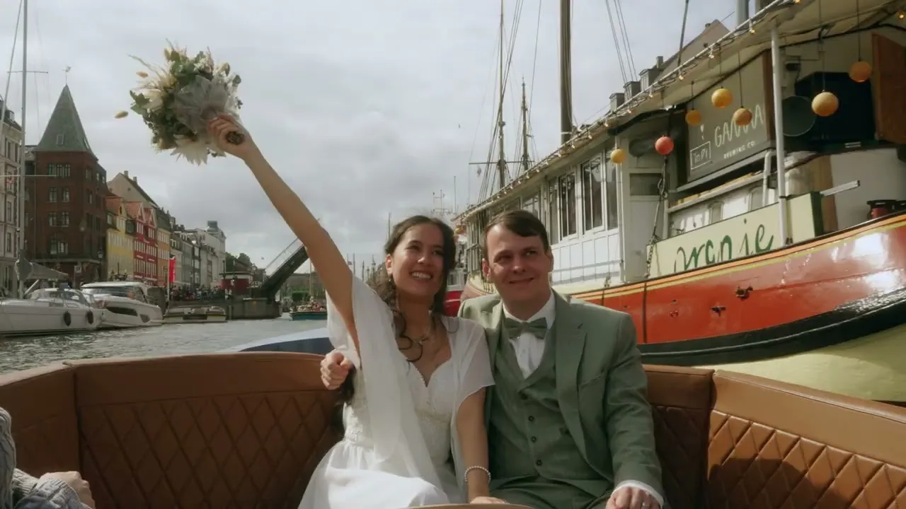 Nina & Marcel im Boot im Hafen von Kopenhagen