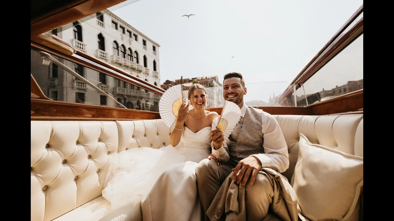 Tamara & Andreas im Wassertaxi in Venedig